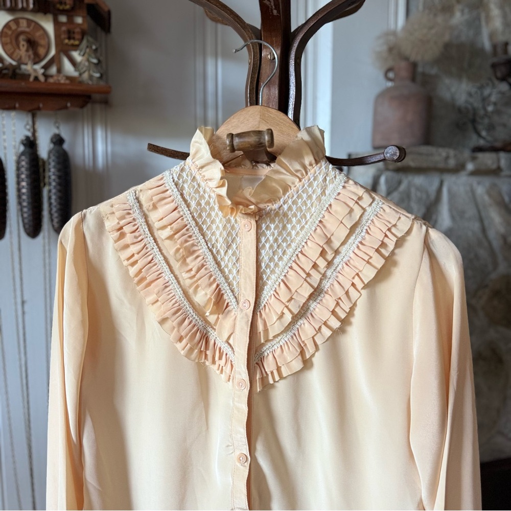 1970s Peach Ruff Neck Cottagecore Prairie Vintage Blouse size 6 small - Picture 2 of 8